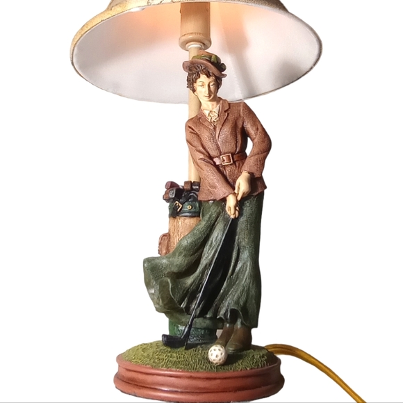 "Extremely Rare" & Unique Vintage Lady Golfer Lamp & Shade 15” Homestead Shoppe - Picture 2 of 8